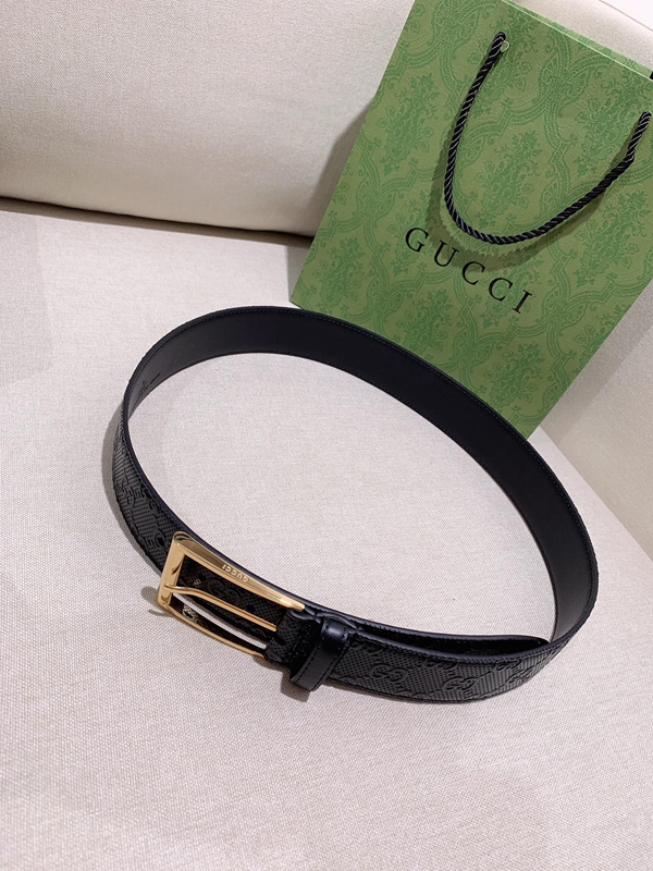 スーパーコピーグッチベルト着用イメージ